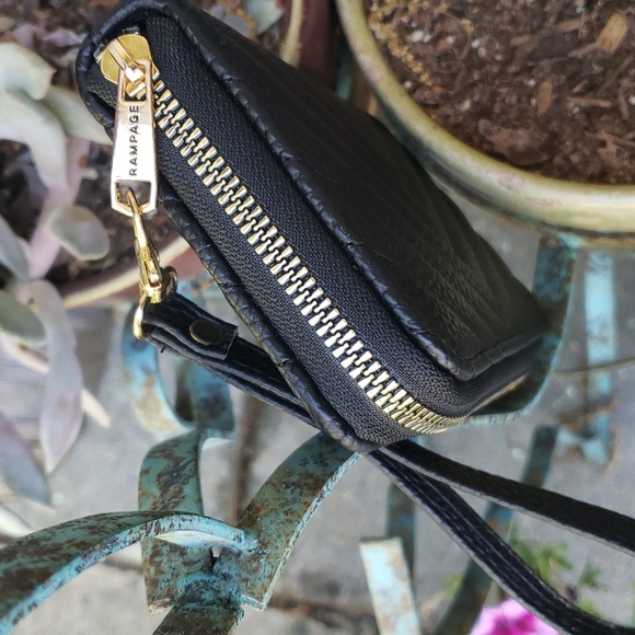 RAMPAGE WRISTLET Chevron design NWOT UNISEX - Picture 3 of 10